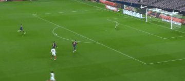 星空体育登录入口-塞维利亚球员不满判罚：巴萨本应少一人作战